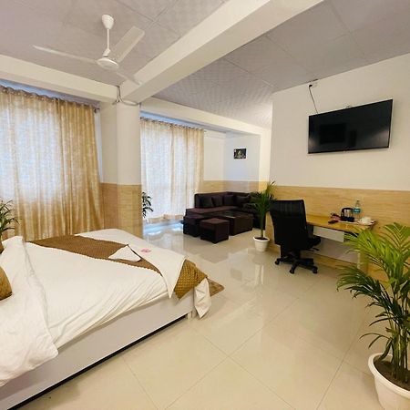 Hotel Relax In - Noida Sector 18 Eksteriør billede