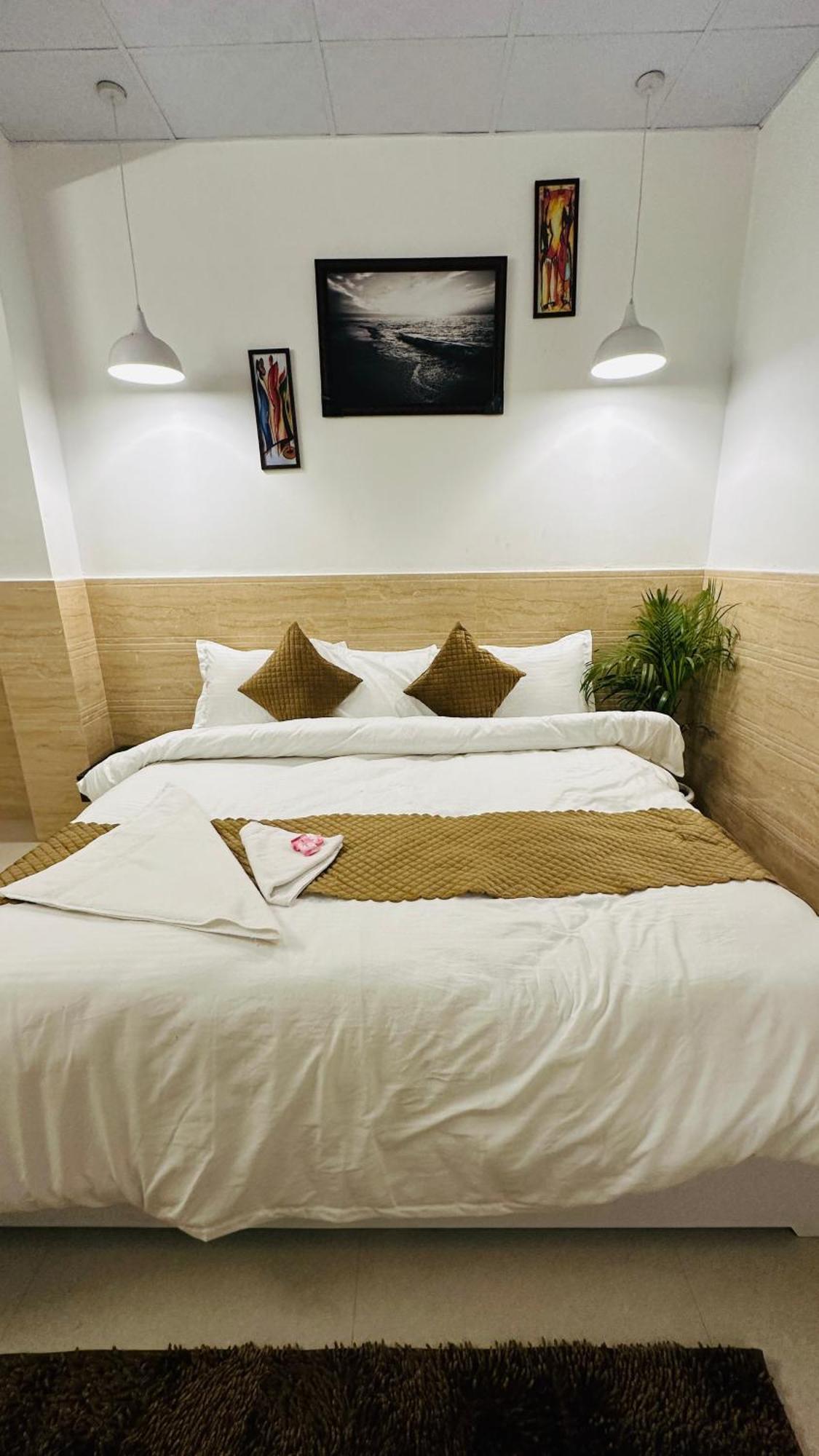 Hotel Relax In - Noida Sector 18 Eksteriør billede