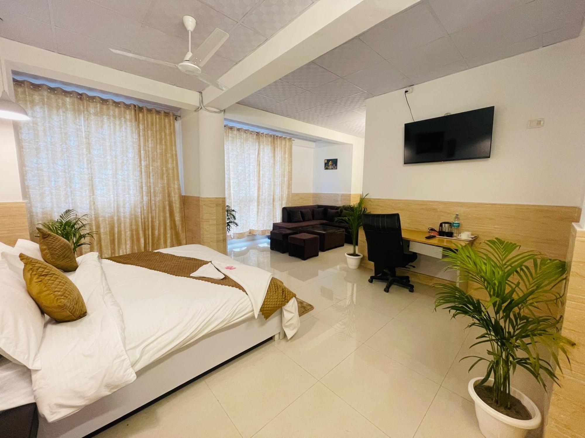 Hotel Relax In - Noida Sector 18 Eksteriør billede