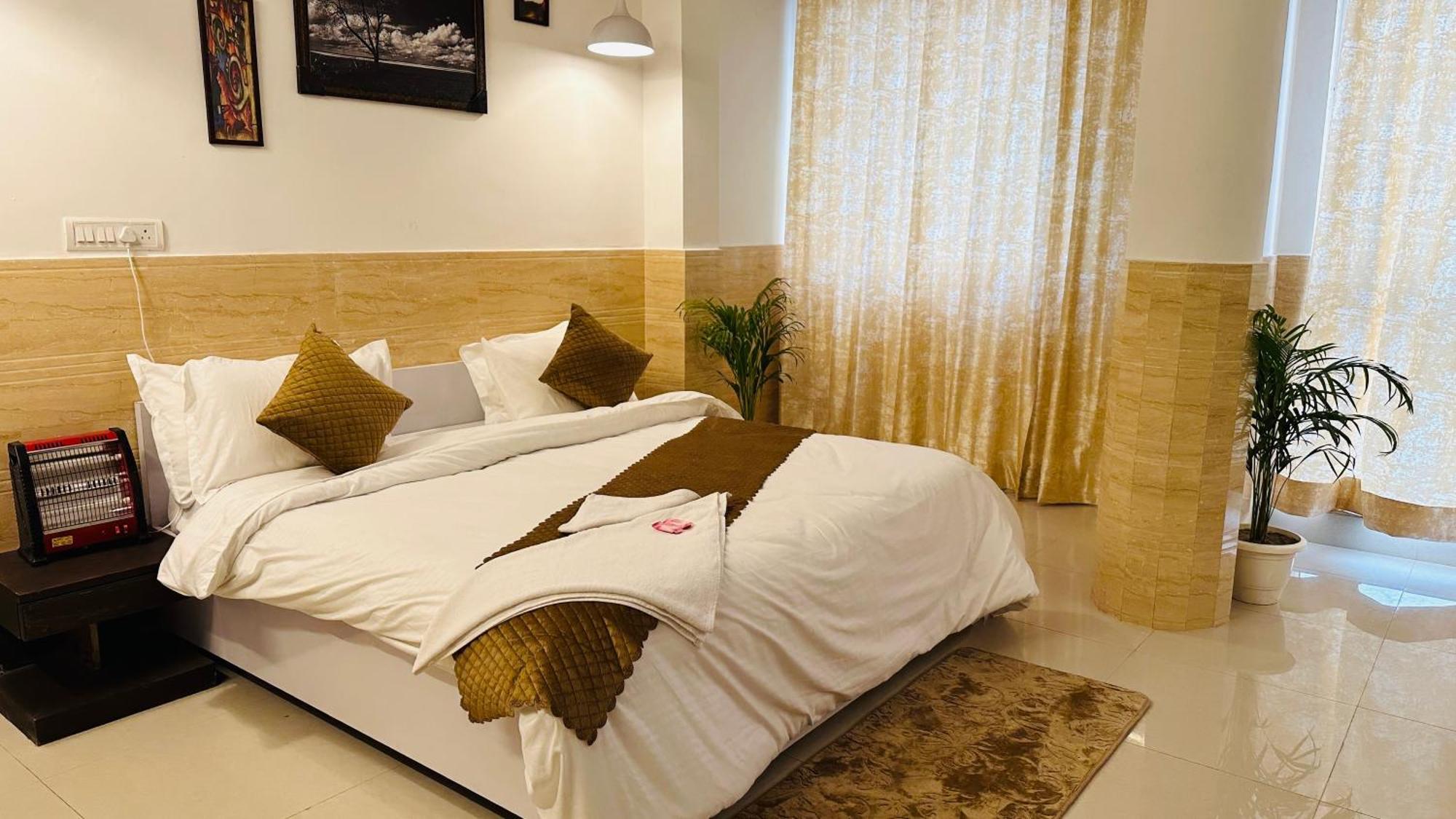 Hotel Relax In - Noida Sector 18 Eksteriør billede