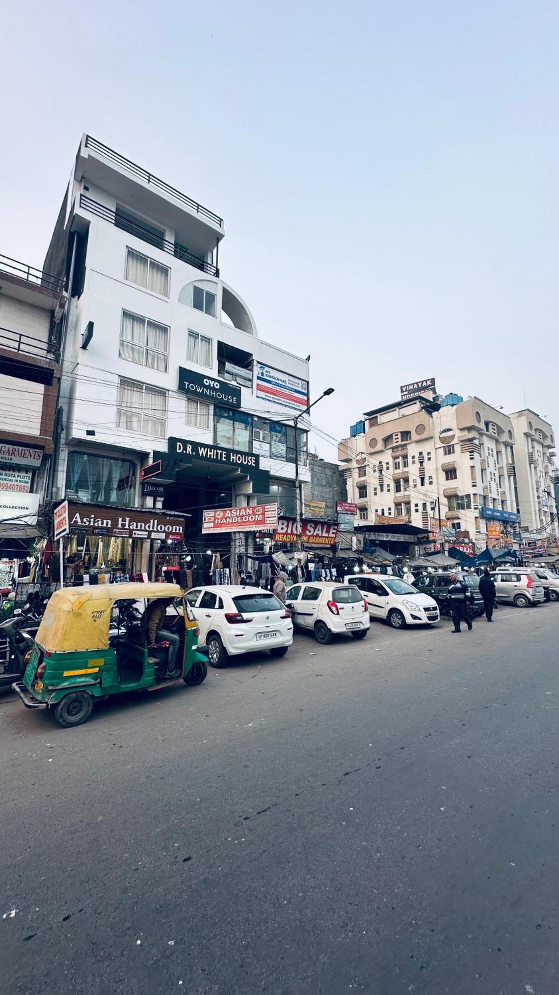 Hotel Relax In - Noida Sector 18 Eksteriør billede