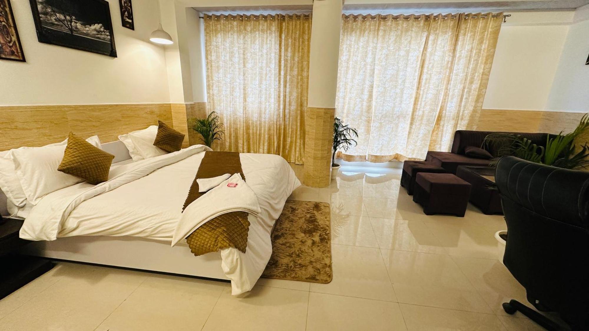 Hotel Relax In - Noida Sector 18 Eksteriør billede