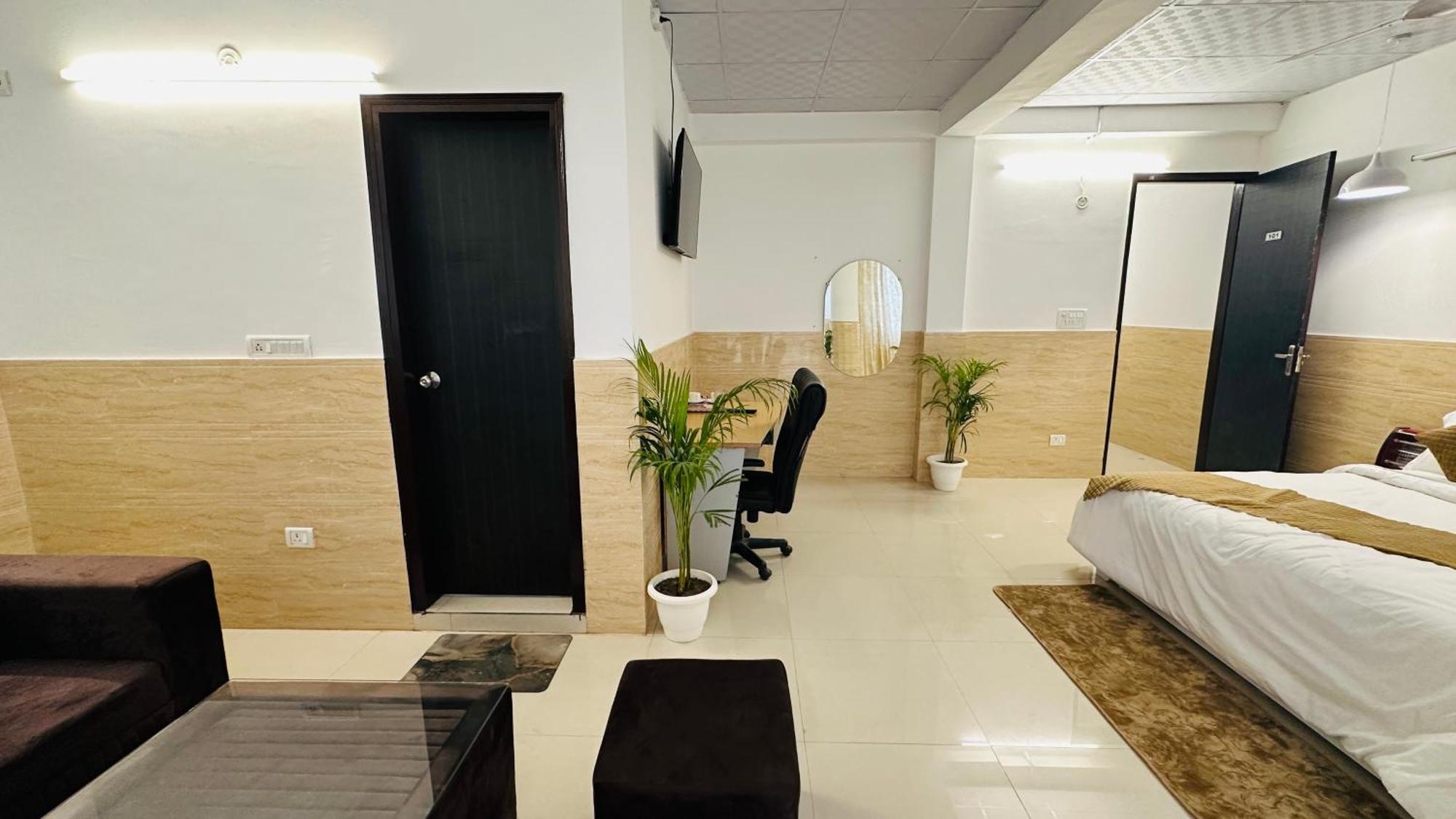 Hotel Relax In - Noida Sector 18 Eksteriør billede