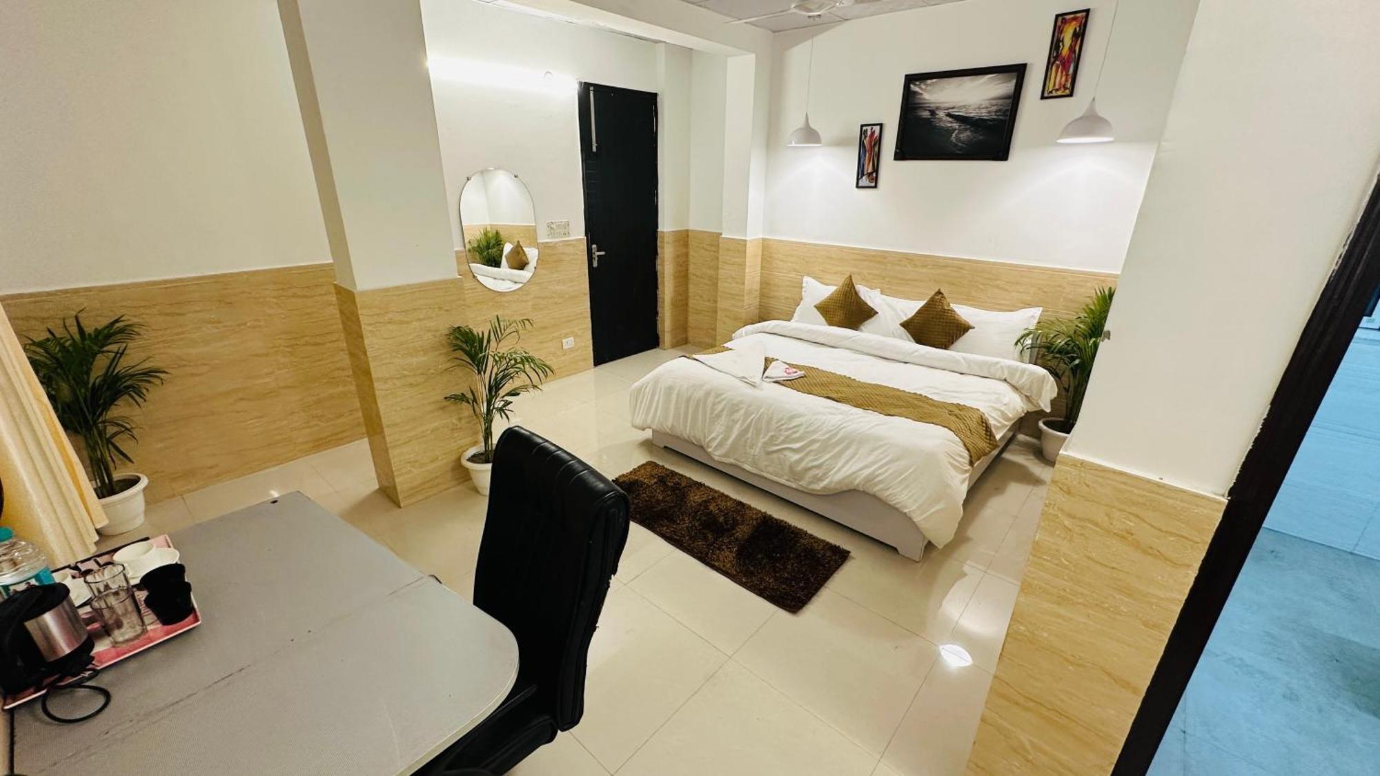 Hotel Relax In - Noida Sector 18 Eksteriør billede